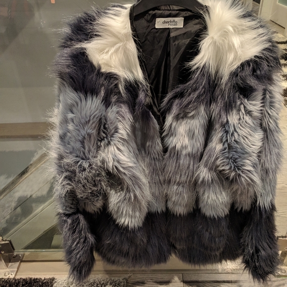 Charlotte Russe Jackets & Blazers - 🍀🍀🍀Charlotte Russe Faux fur jacket👠👠👠